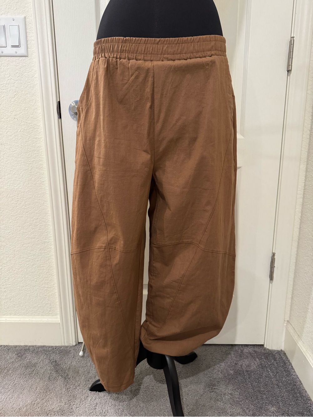 Barrel Pants in Brown
